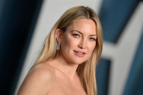 kate hudson nue|Kate Hudson’s Sunny, Topless Photo: Instagram